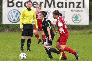 Fussball Bayernliga Damen TuS Bad Aibling SV 67 Weinberg